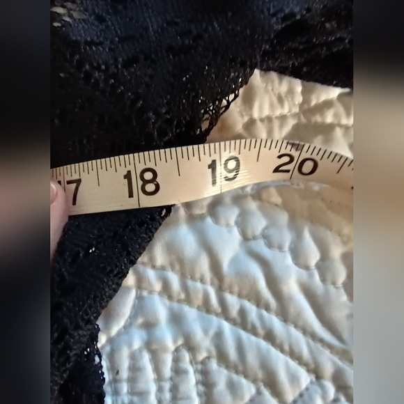 Black lace jacket - Picture 5 of 8